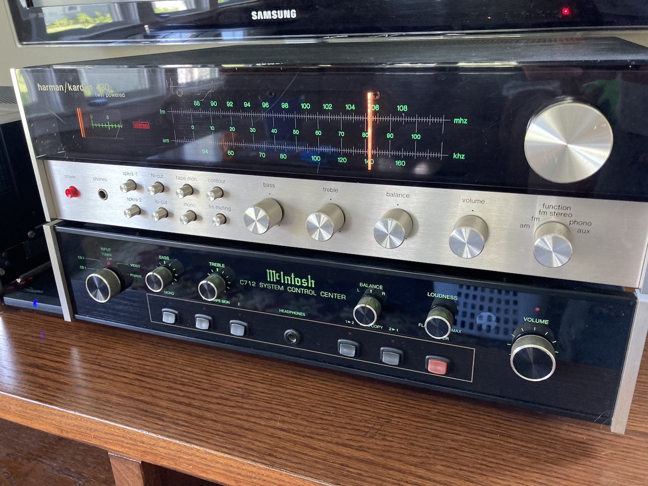 Listening to a Harmon/Kardon 430 Tuner Restored by Bob the Tech Audio
